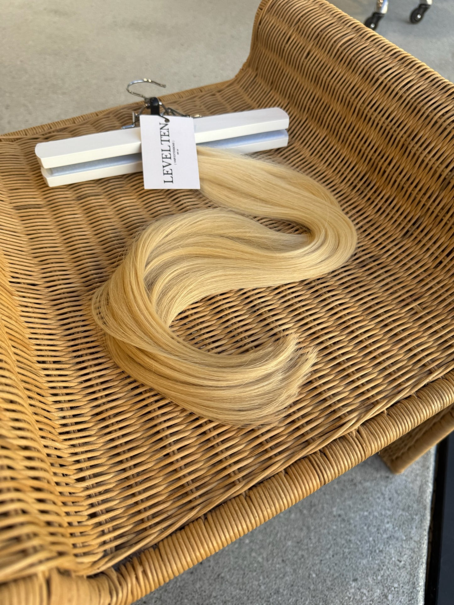 22" Keratin Bond Hair Extensions (25g Bundle) in Buttercream
