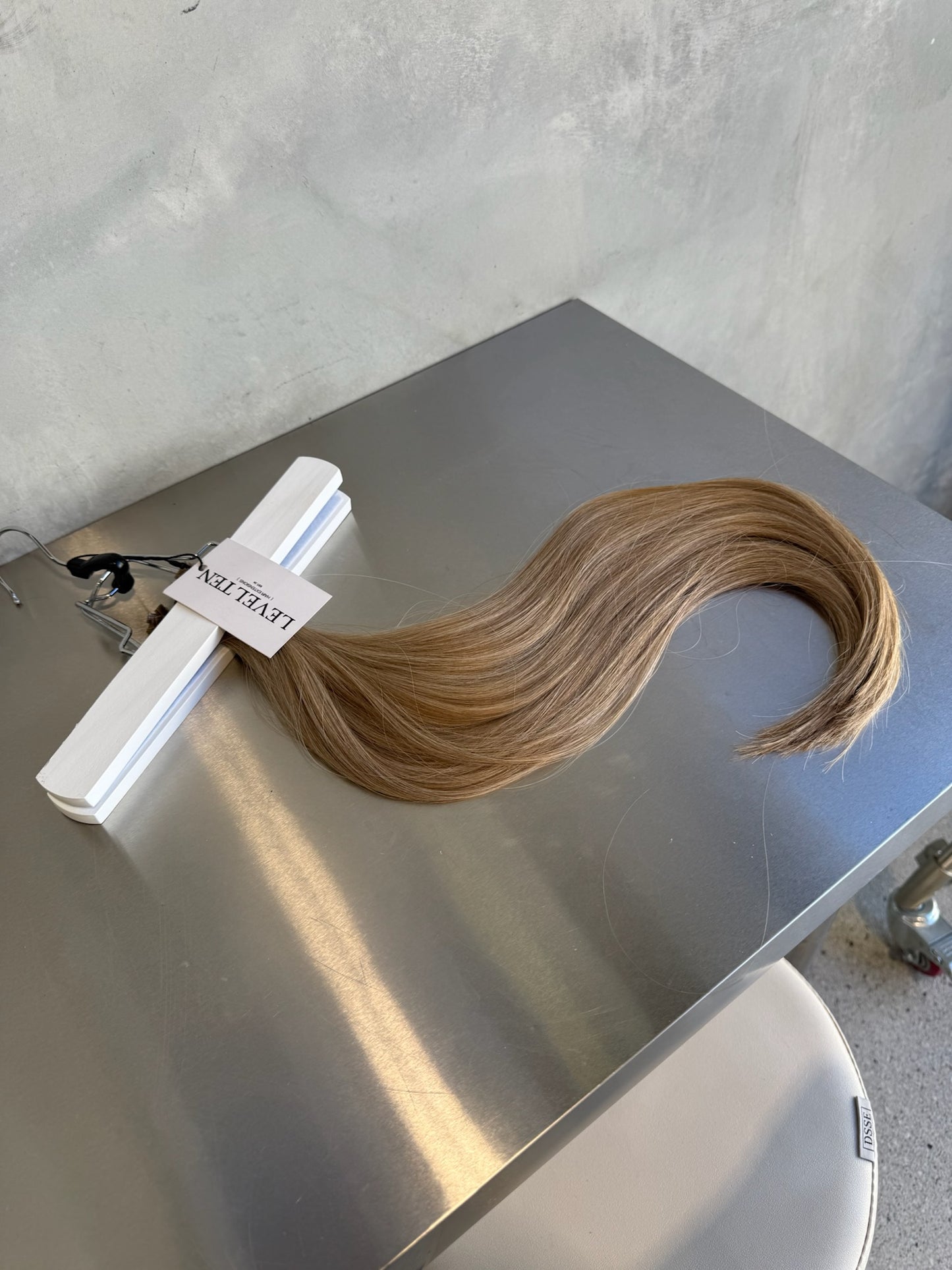 22" Keratin Bond Hair Extensions (25g Bundle) in Biscuit